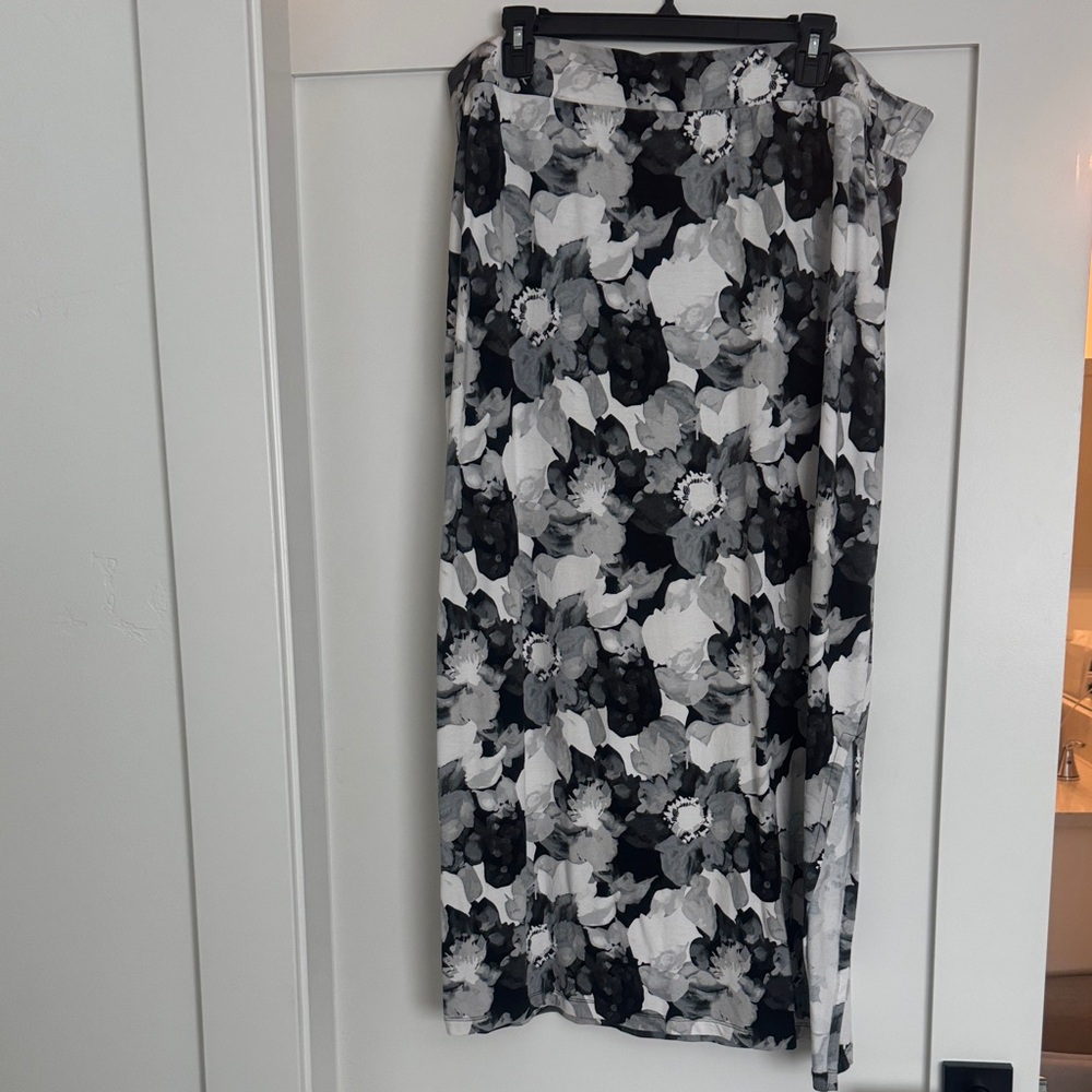 Monochrome Floral Maxi Skirt - Black & White
